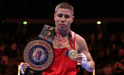 Чемпиона мира IBA из Казахстана стал героем на борту самолёта. Видео