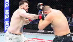 Нокаутом в первом раунде закончился бой тяжеловесов в UFC. Видео