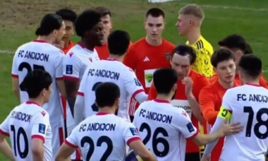 Футболистов доставили в больницу в ходе скандального матча клубов из Казахстана и Узбекистана