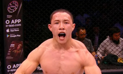 Казахстанский боец нокаутировал узбекистанца за секунду до гонга. Видео