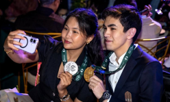 Возлюбленный Бибисары Асаубаевой уже переписывает историю мировых шахмат. Кто такой Жавохир Синдаров и почему он уже в шаге от титула чемпиона мира?